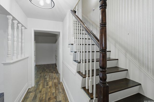 102 Gaiety Ln, Kirby, TX 78219