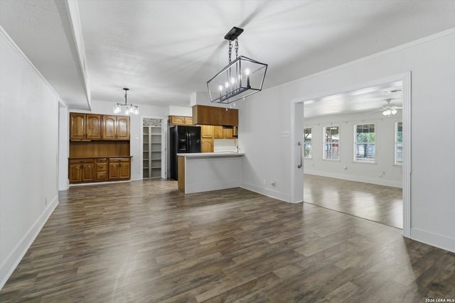 102 Gaiety Ln, Kirby, TX 78219