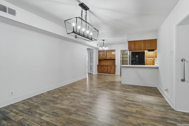 102 Gaiety Ln, Kirby, TX 78219