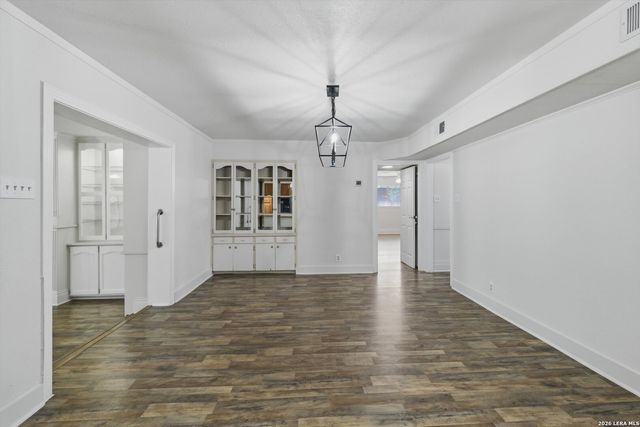 102 Gaiety Ln, Kirby, TX 78219