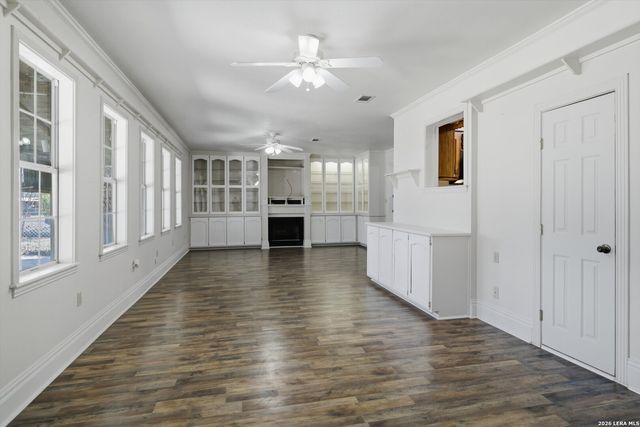 102 Gaiety Ln, Kirby, TX 78219