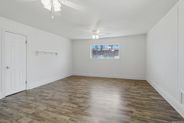 102 Gaiety Ln, Kirby, TX 78219