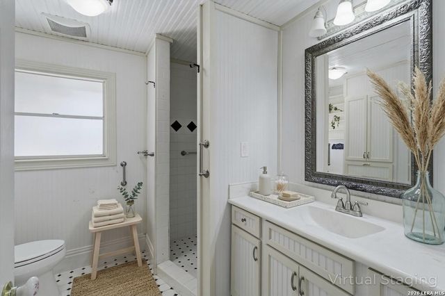 102 Gaiety Ln, Kirby, TX 78219