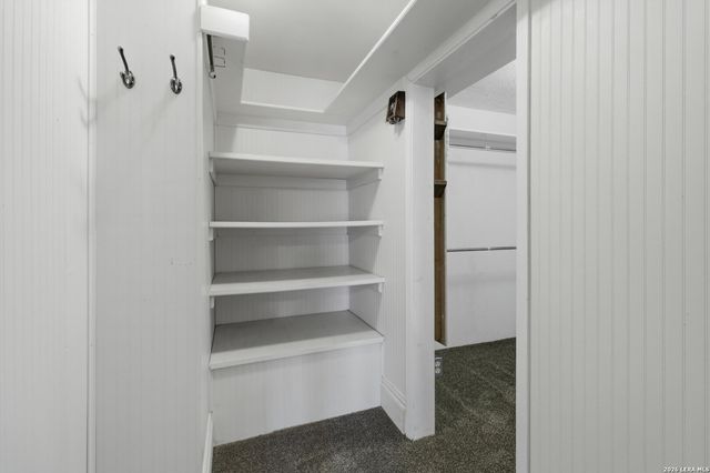 102 Gaiety Ln, Kirby, TX 78219