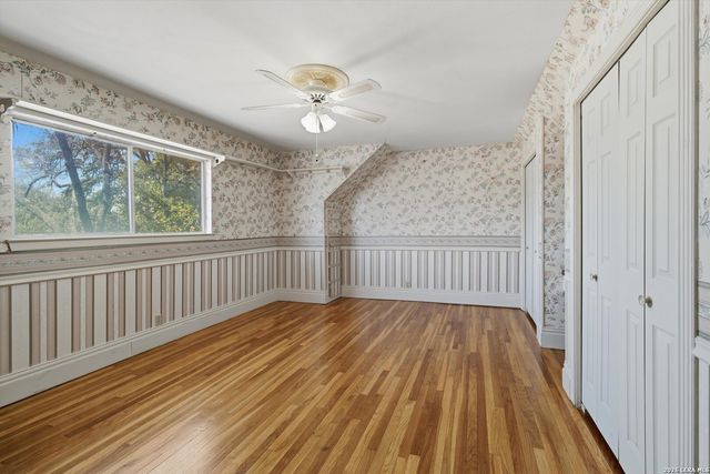 102 Gaiety Ln, Kirby, TX 78219