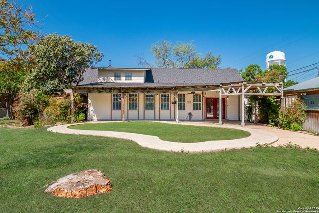 102 Gaiety Ln, Kirby, TX 78219