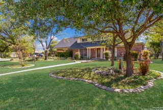 102 Gaiety Ln, Kirby, TX 78219