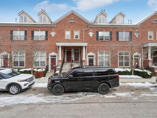 16984 Farmington Road, Livonia, MI 48154