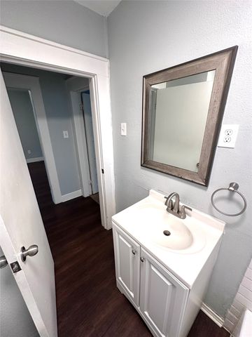 2842 Harlandale Avenue, Dallas, TX 75216