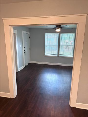 2842 Harlandale Avenue, Dallas, TX 75216
