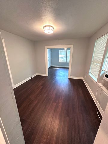 2842 Harlandale Avenue, Dallas, TX 75216