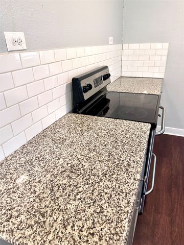 2842 Harlandale Avenue, Dallas, TX 75216