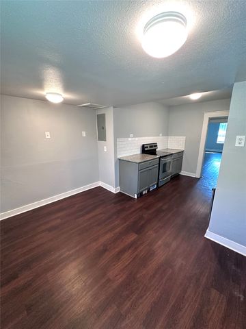 2842 Harlandale Avenue, Dallas, TX 75216