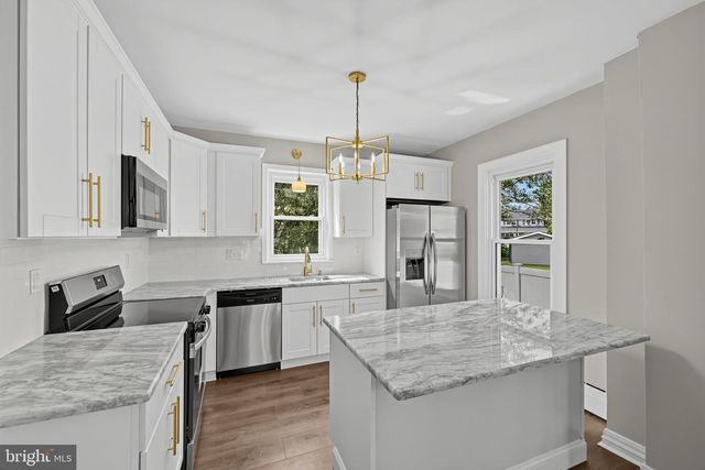 20 SPRING ST, Carneys Point, NJ 08069