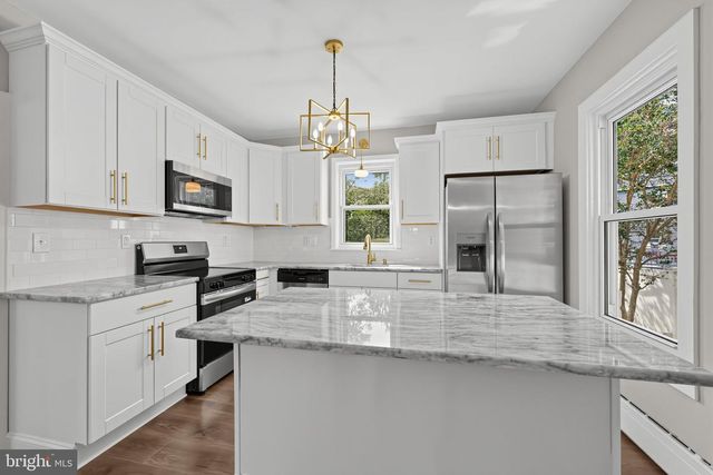 20 SPRING ST, Carneys Point, NJ 08069