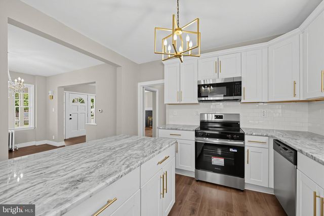 20 SPRING ST, Carneys Point, NJ 08069