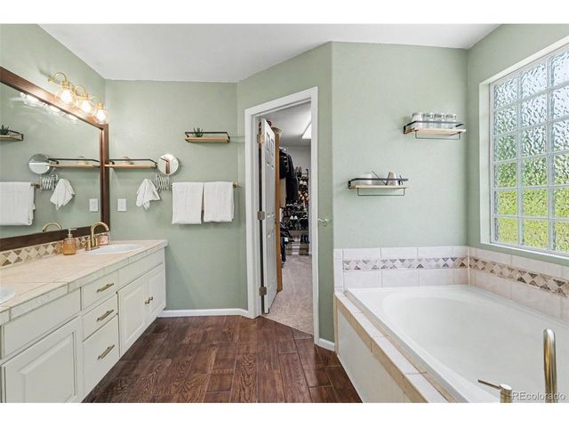 1524 Red Mountain Dr, Longmont, CO 80504