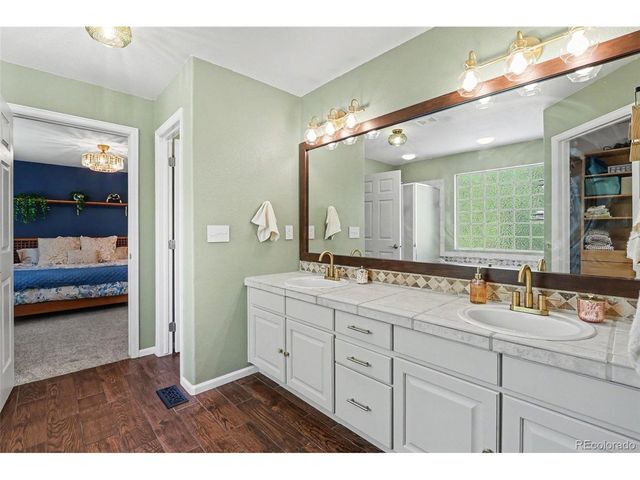 1524 Red Mountain Dr, Longmont, CO 80504