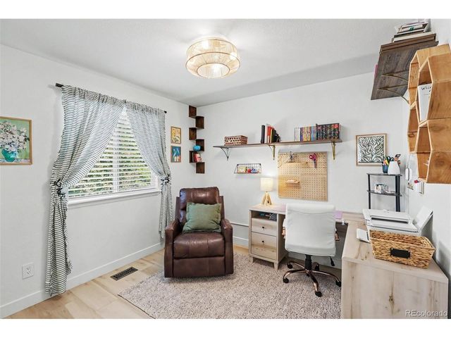 1524 Red Mountain Dr, Longmont, CO 80504