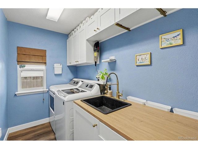1524 Red Mountain Dr, Longmont, CO 80504