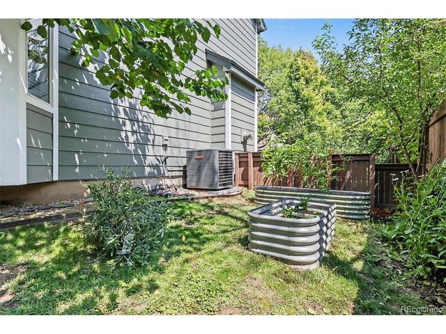 1524 Red Mountain Dr, Longmont, CO 80504