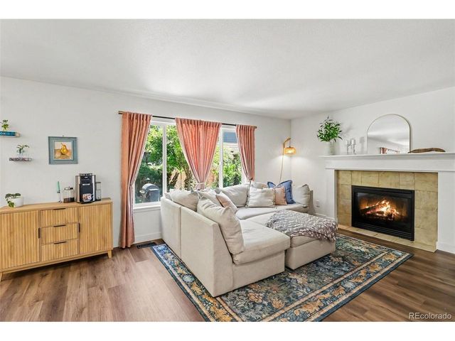 1524 Red Mountain Dr, Longmont, CO 80504