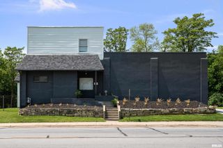 2400 24TH Street, Rock Island, IL 61201