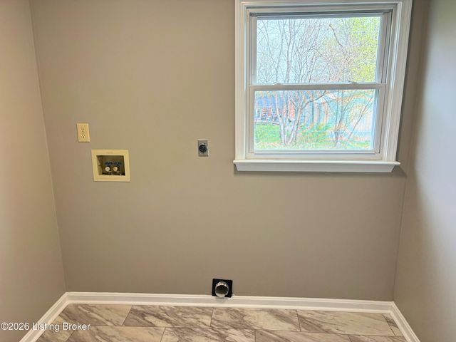 604 Keeneland Dr, Bardstown, KY 40004