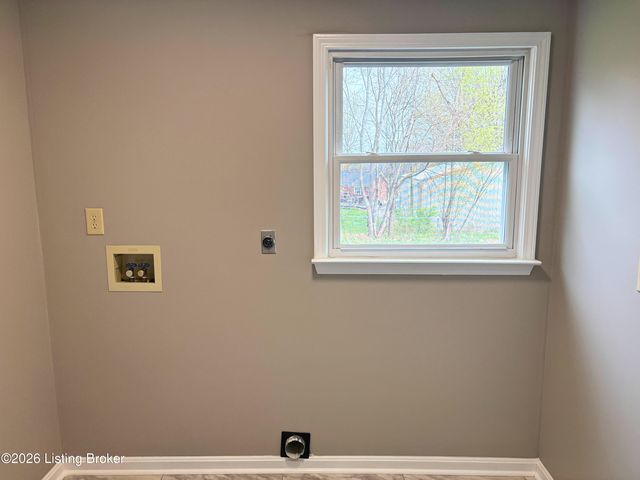604 Keeneland Dr, Bardstown, KY 40004