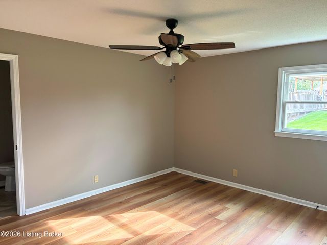 604 Keeneland Dr, Bardstown, KY 40004