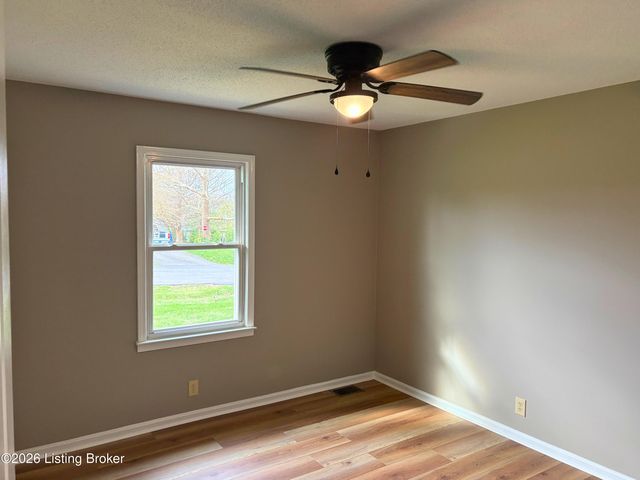 604 Keeneland Dr, Bardstown, KY 40004