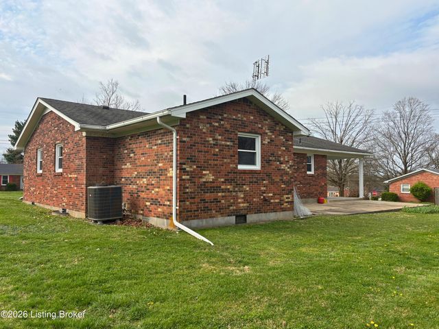 604 Keeneland Dr, Bardstown, KY 40004