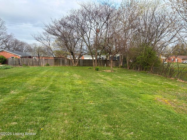 604 Keeneland Dr, Bardstown, KY 40004