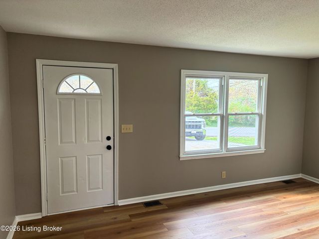 604 Keeneland Dr, Bardstown, KY 40004