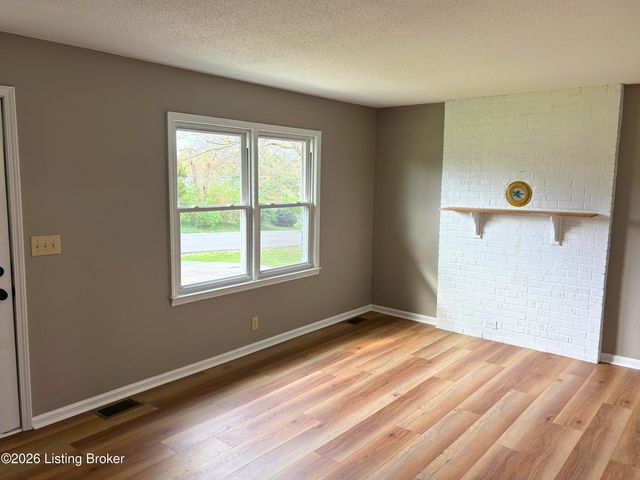 604 Keeneland Dr, Bardstown, KY 40004
