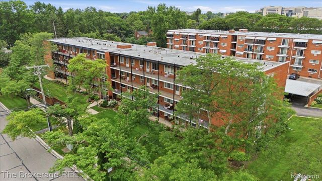 2820 Woods Lee Drive 310, Royal Oak, MI 48073