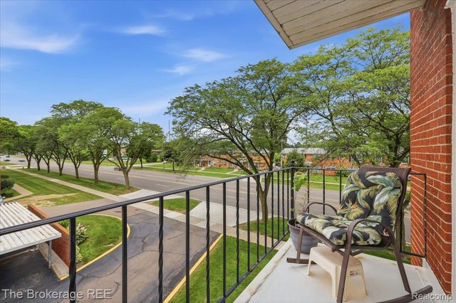 2820 Woods Lee Drive 310, Royal Oak, MI 48073