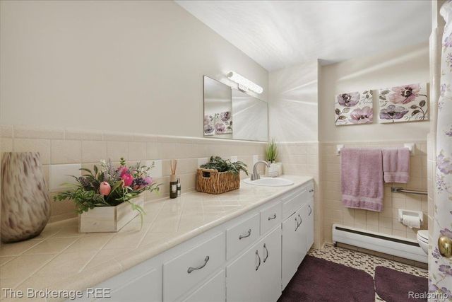 2820 Woods Lee Drive 310, Royal Oak, MI 48073
