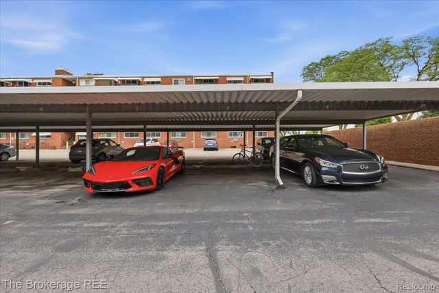 2820 Woods Lee Drive 310, Royal Oak, MI 48073