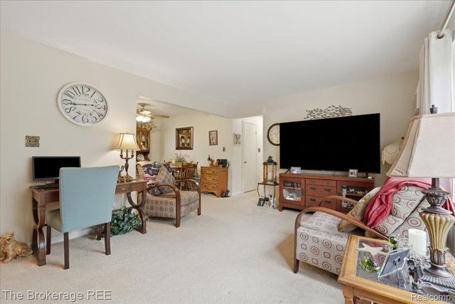 2820 Woods Lee Drive 310, Royal Oak, MI 48073