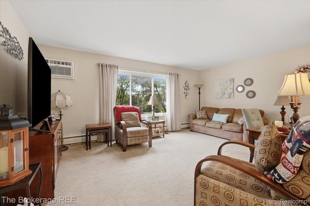 2820 Woods Lee Drive 310, Royal Oak, MI 48073