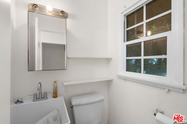 12035 Magnolia Boulevard, Valley Village, CA 91607