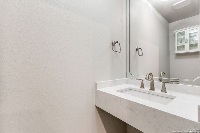 488 E Olmos Dr Apt 3, Olmos Park, TX 78212