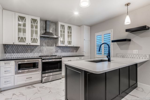 488 E Olmos Dr Apt 3, Olmos Park, TX 78212