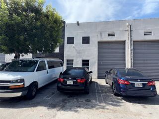 2550 W 78th St D-5, Hialeah, FL 33016