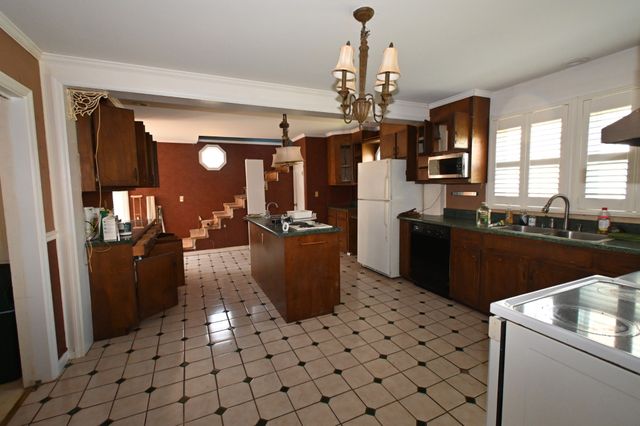 239 Brooklyn Ave, Linden, TN 37096