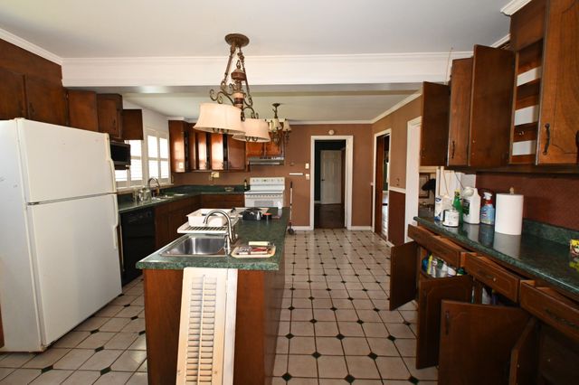 239 Brooklyn Ave, Linden, TN 37096