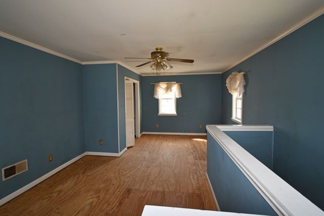 239 Brooklyn Ave, Linden, TN 37096