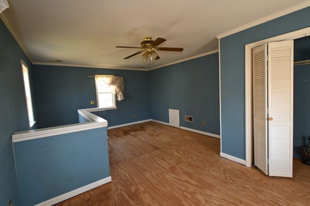 239 Brooklyn Ave, Linden, TN 37096