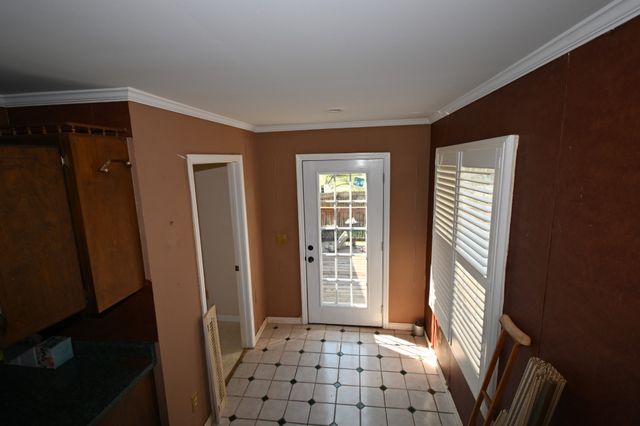 239 Brooklyn Ave, Linden, TN 37096